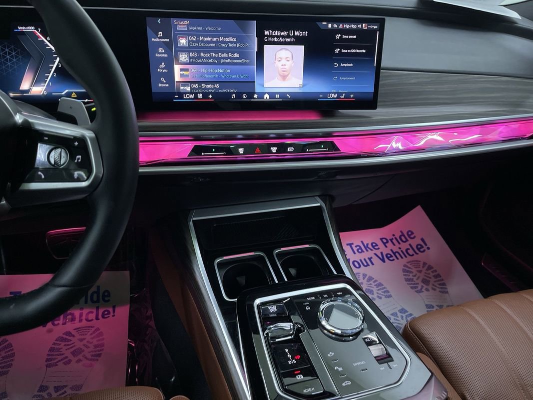 Used 2023 BMW 760i xDrive image 21