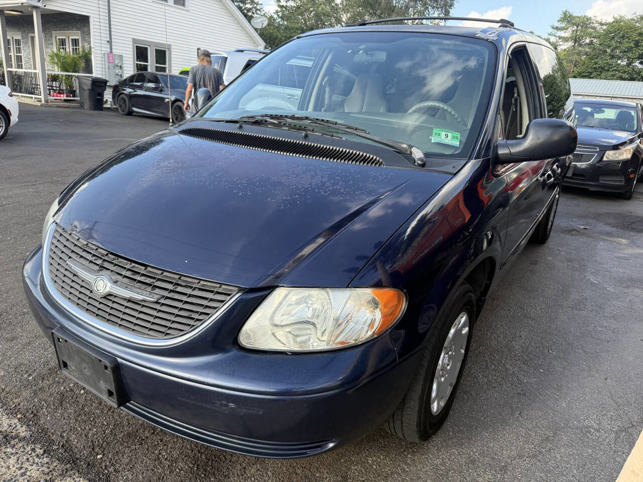 Used 2003 Chrysler Town & Country LX FWD image 3