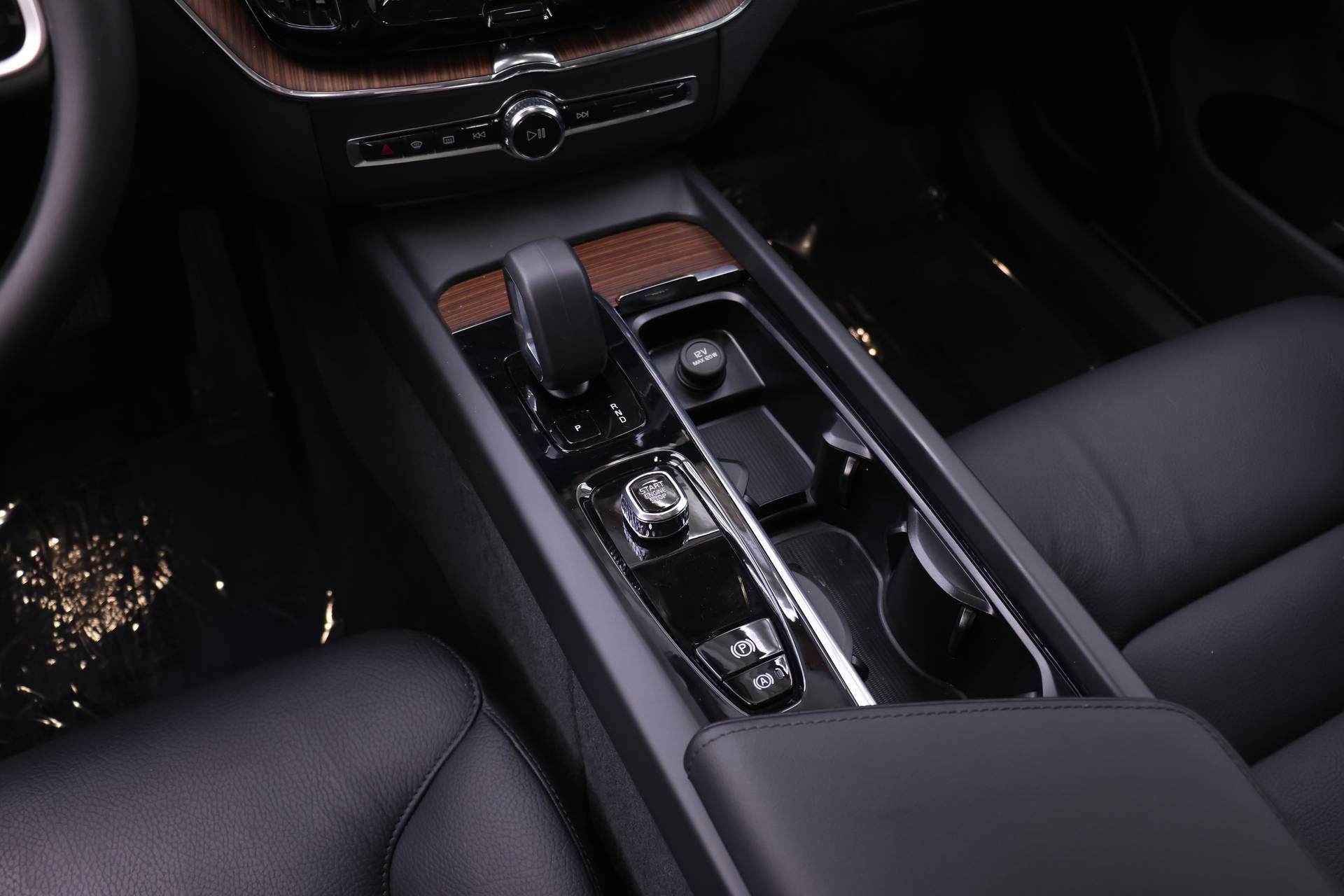 Certified 2023 Volvo XC60 B5 Plus w/ Climate Package AWD/4WD image 16