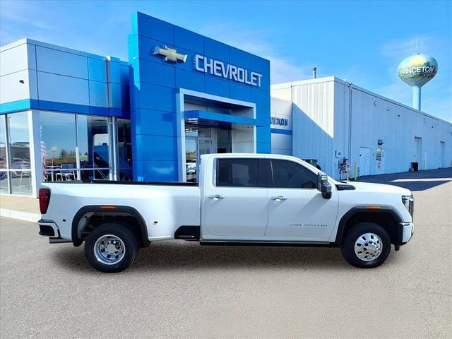 Used 2024 GMC Sierra 3500 Denali Ultimate image 2