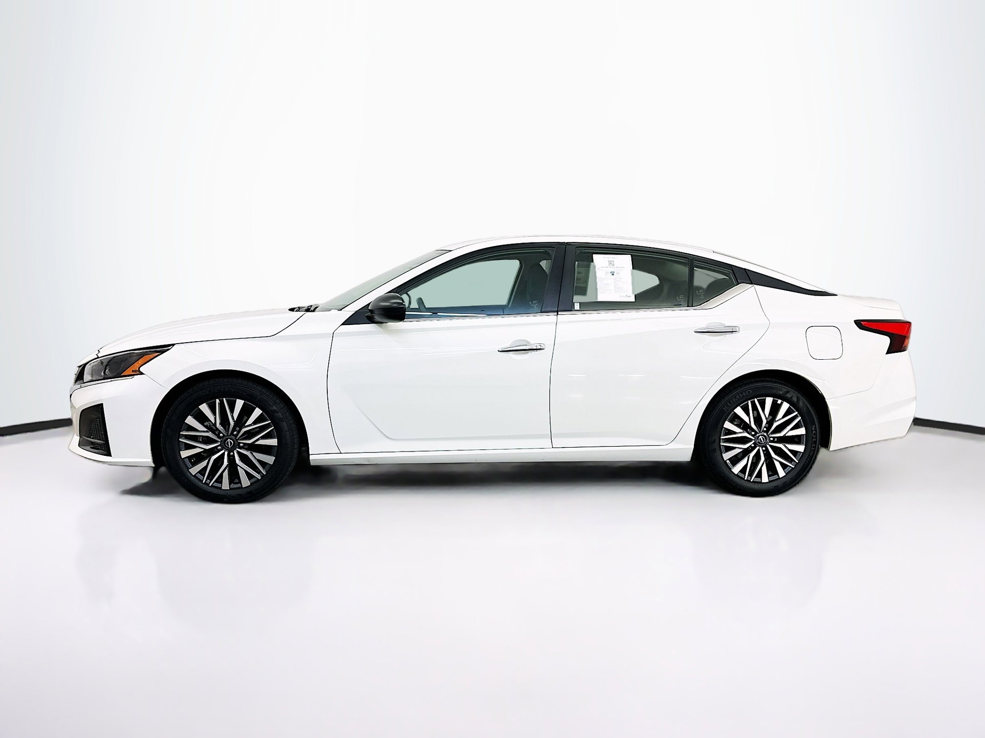 Used 2025 Nissan Altima 2.5 SV image 4