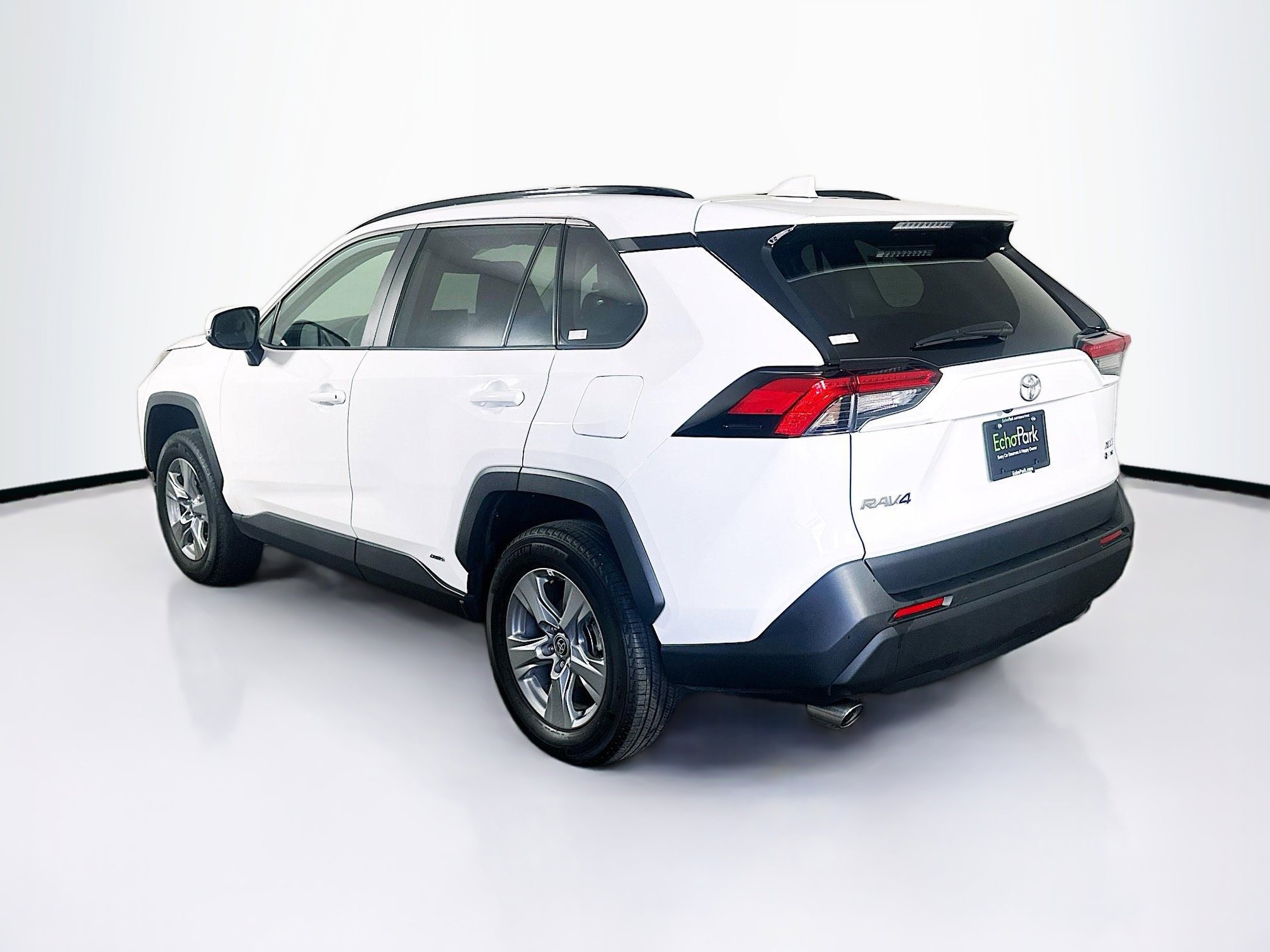 Used 2025 Toyota RAV4 XLE AWD/4WD image 5