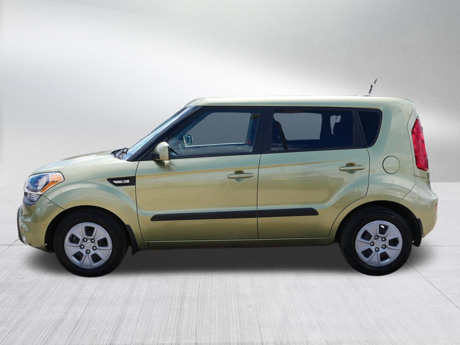 Used 2013 Kia Soul FWD image 4