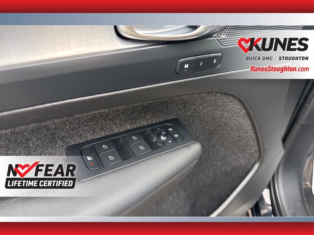 Used 2024 Volvo XC40 B5 Core image 20