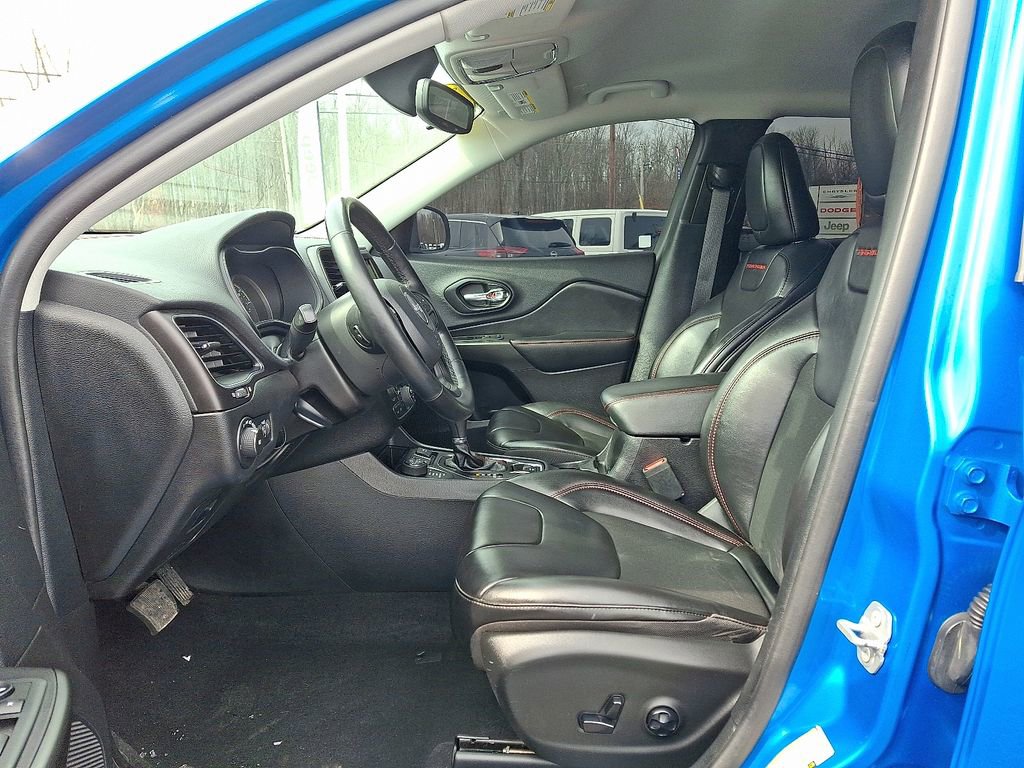Used 2020 Jeep Cherokee Trailhawk w/ Cold Weather Group image 14