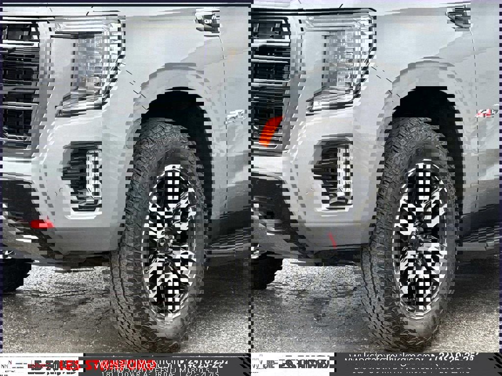 Used 2023 GMC Yukon AT4 w/ Technology Package image 9