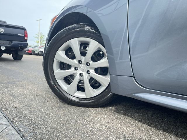 Used 2025 Toyota Corolla LE FWD image 30