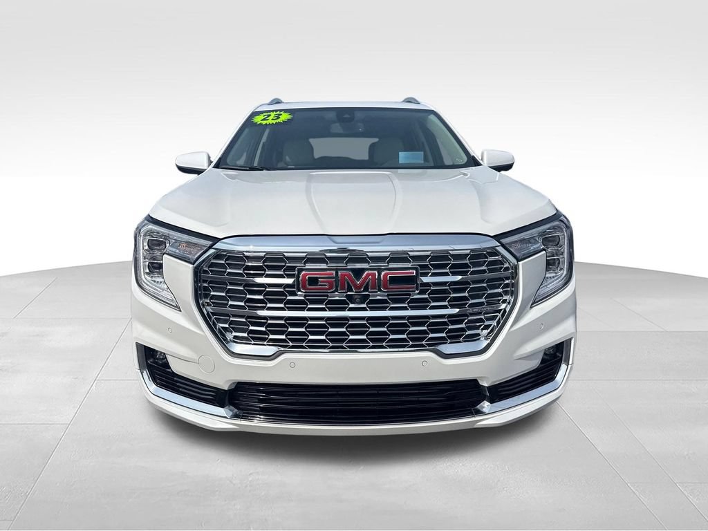 Used 2023 GMC Terrain Denali w/ Denali Premium Package AWD/4WD image 9