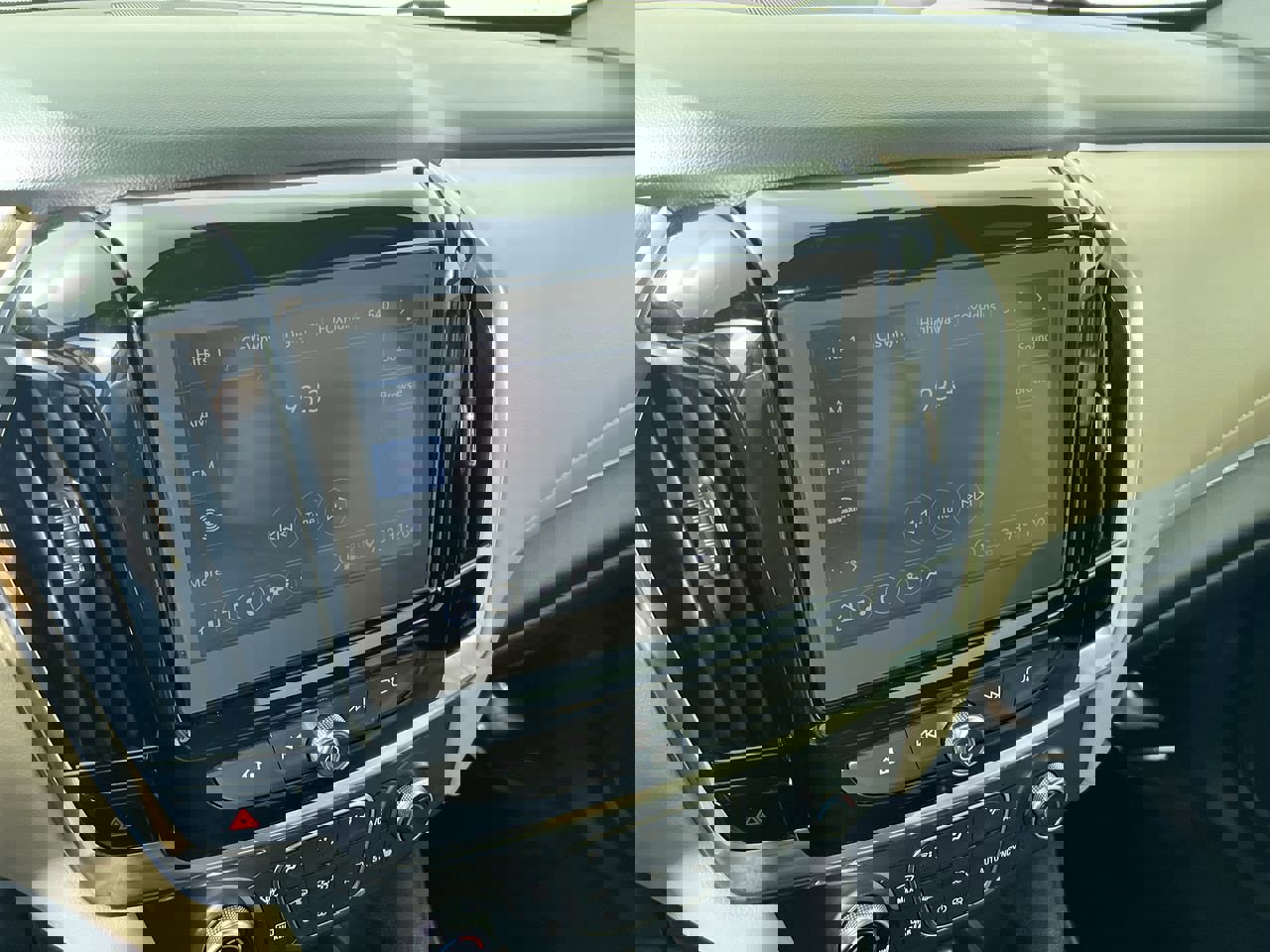 Used 2023 Chevrolet Traverse LT image 25