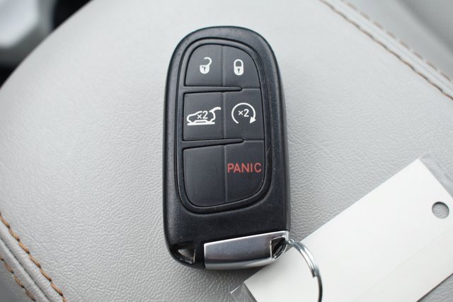 Used 2019 Jeep Cherokee Limited image 32