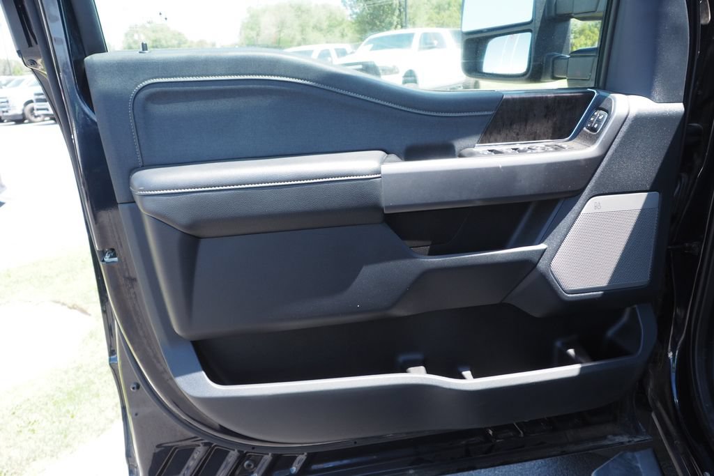 Used 2025 Ford F350 Lariat w/ Black Appearance Package AWD/4WD image 15