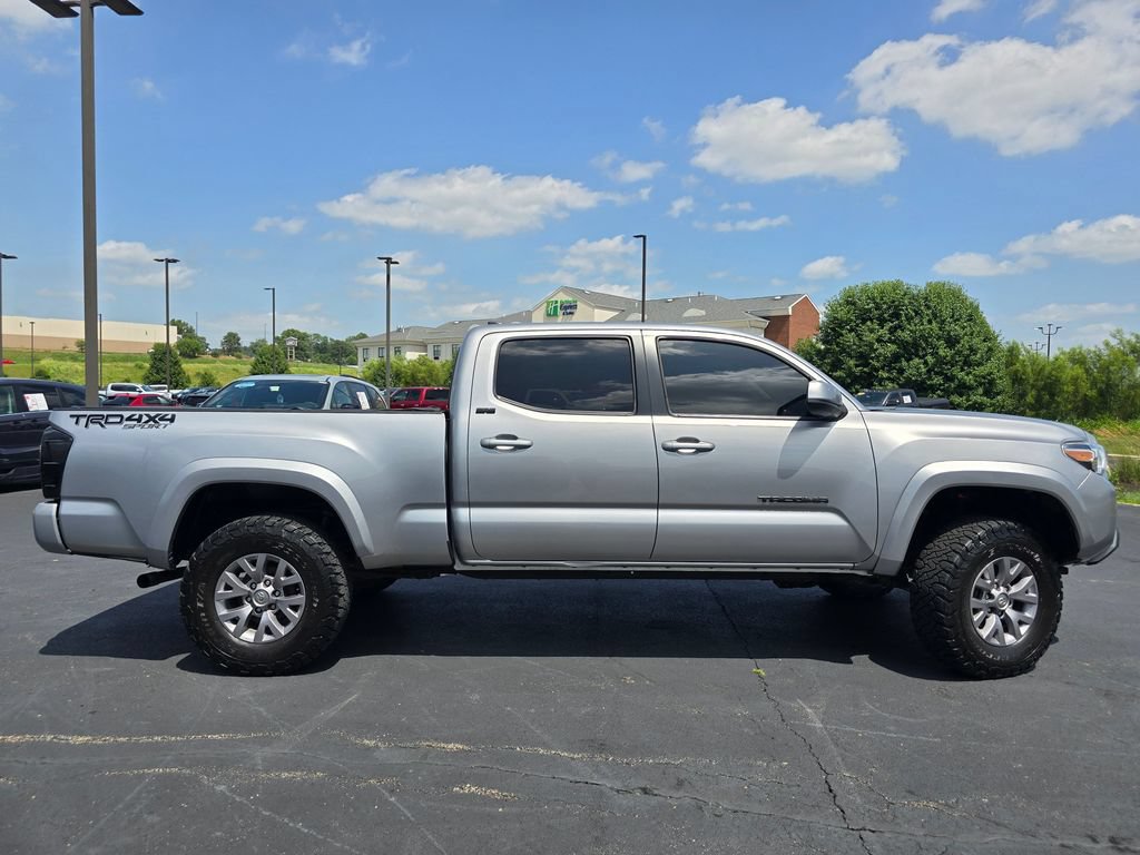 Used 2019 Toyota Tacoma SR5 AWD/4WD image 9