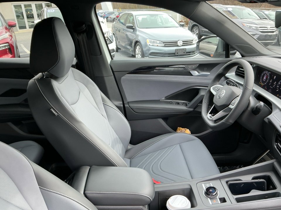 New 2026 Volkswagen Tiguan SE R-Line AWD/4WD image 29