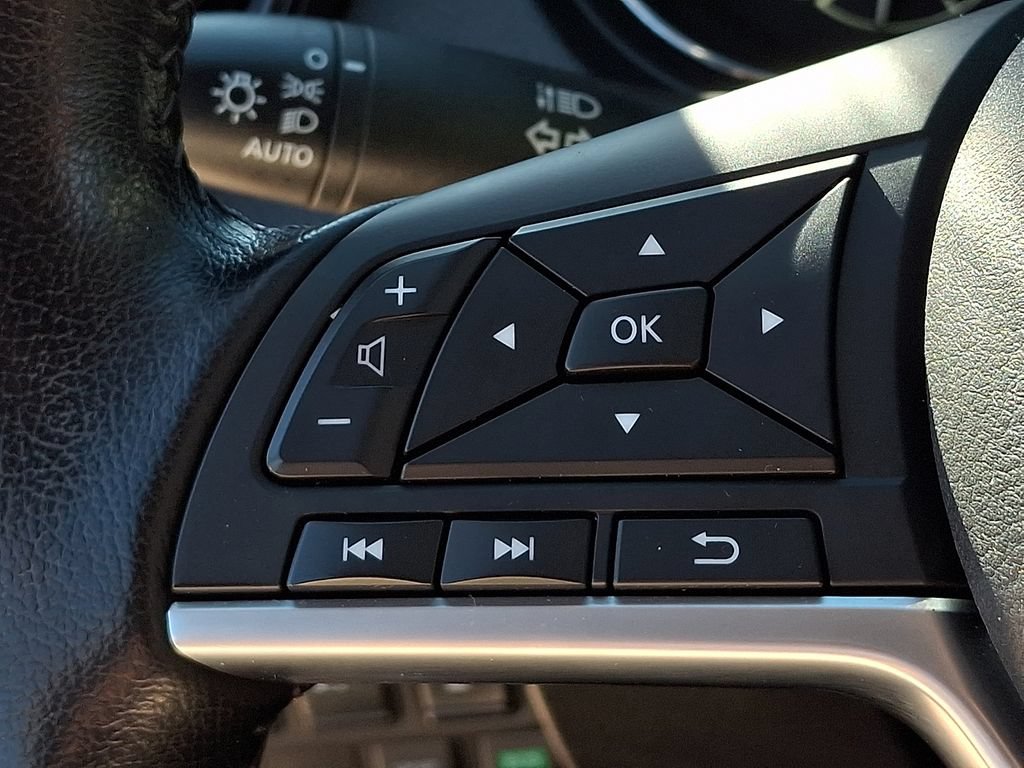 Used 2020 Nissan Rogue SV FWD image 20