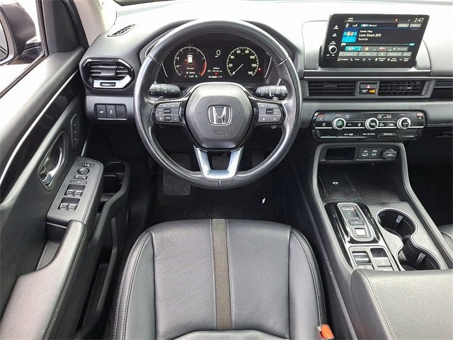 Used 2025 Honda Pilot Touring image 13