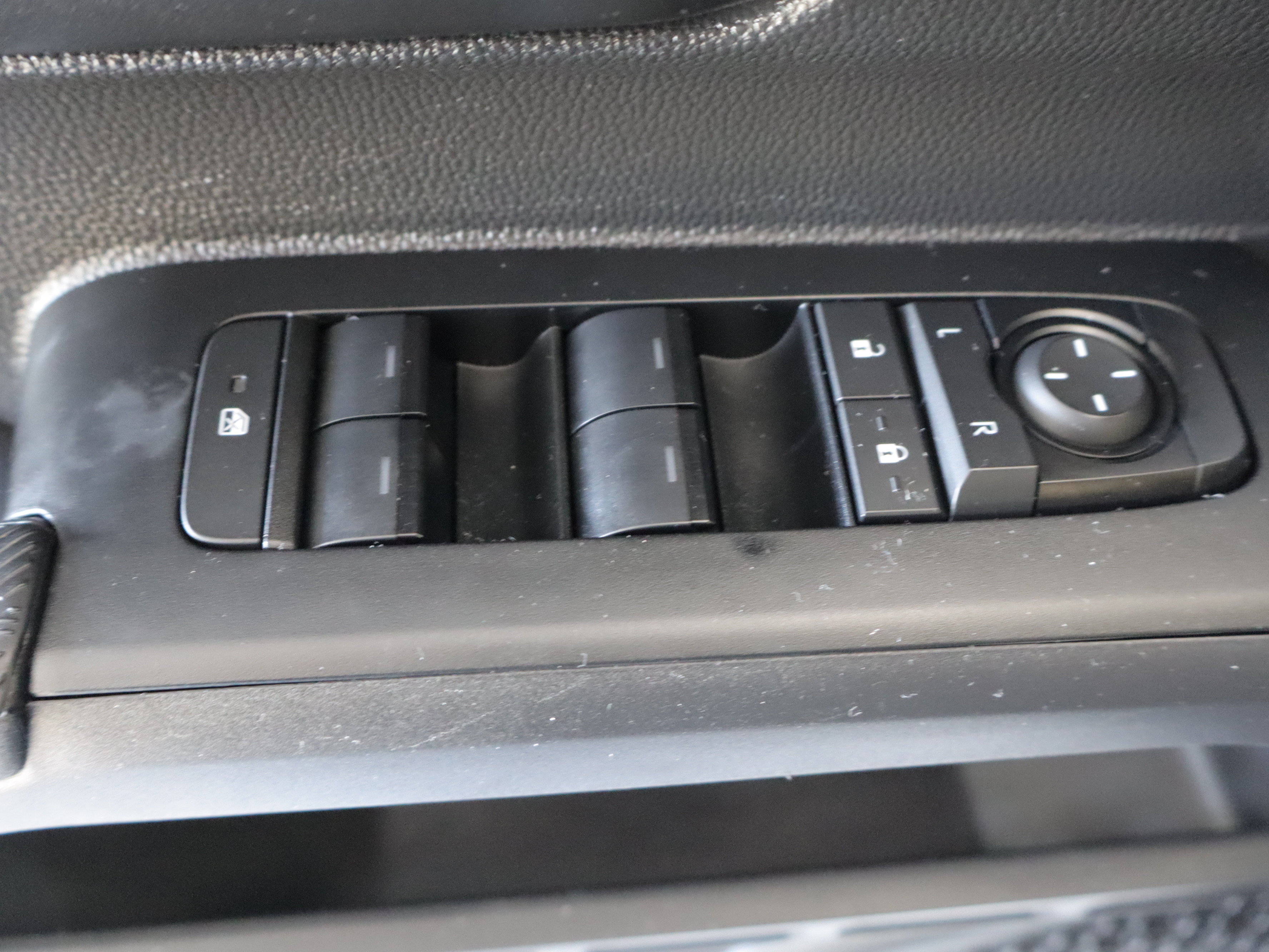 Used 2024 Toyota Tacoma SR RWD image 13