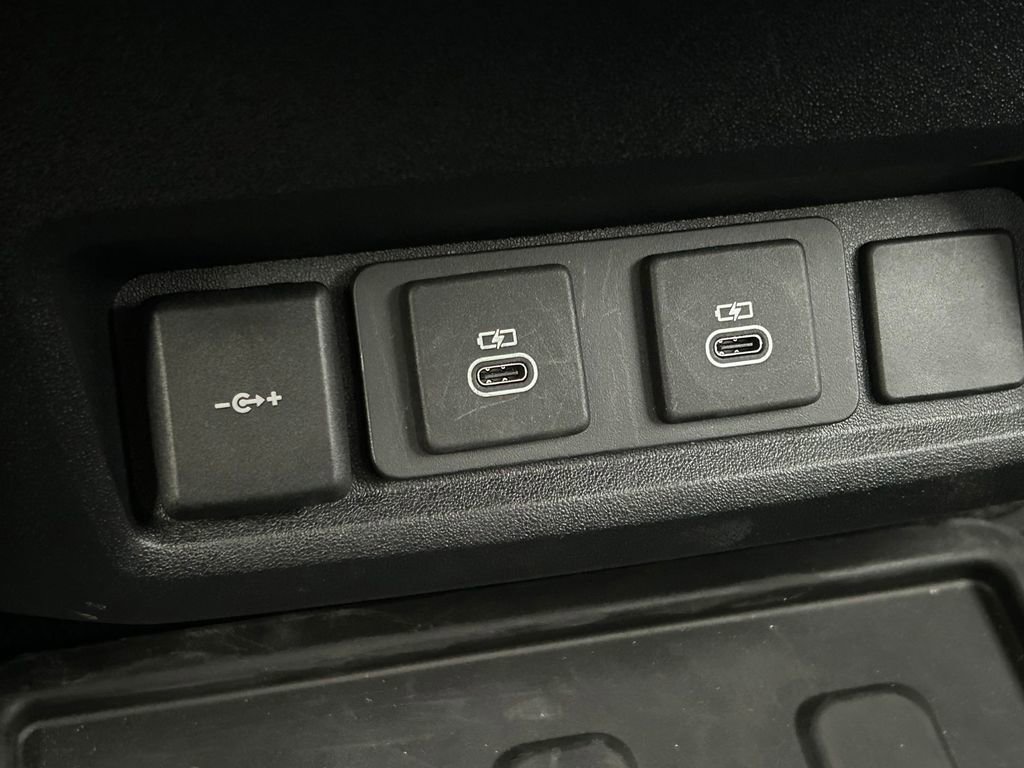Used 2024 Land Rover Discovery S AWD/4WD image 24