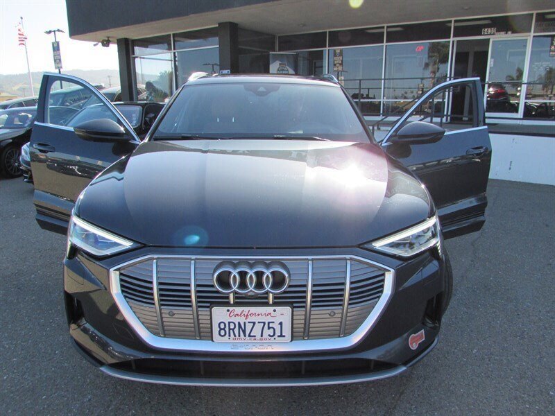 Used 2019 Audi e-tron Prestige w/ Prestige Package AWD/4WD image 36