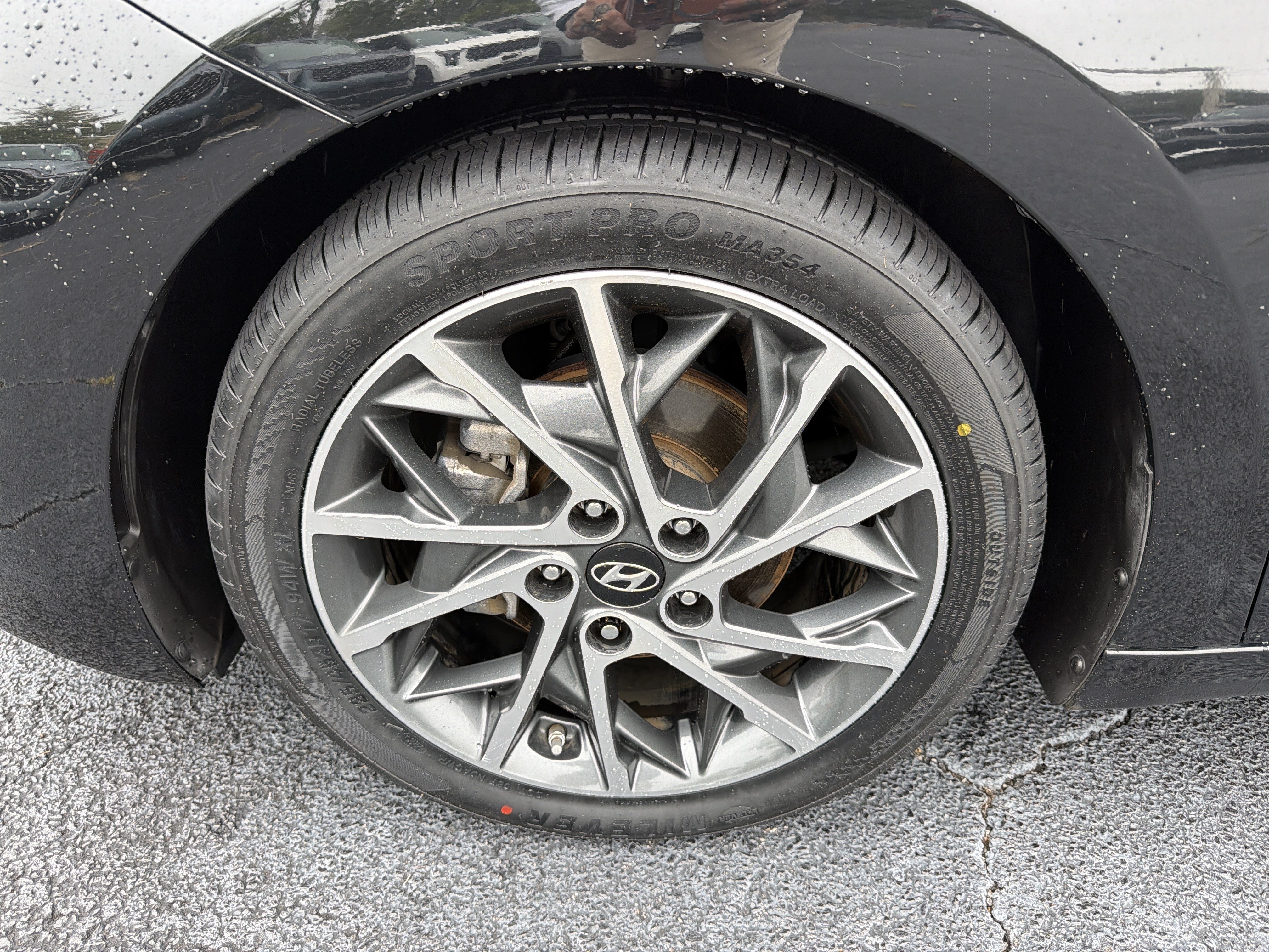 Used 2019 Hyundai Elantra Limited FWD image 26