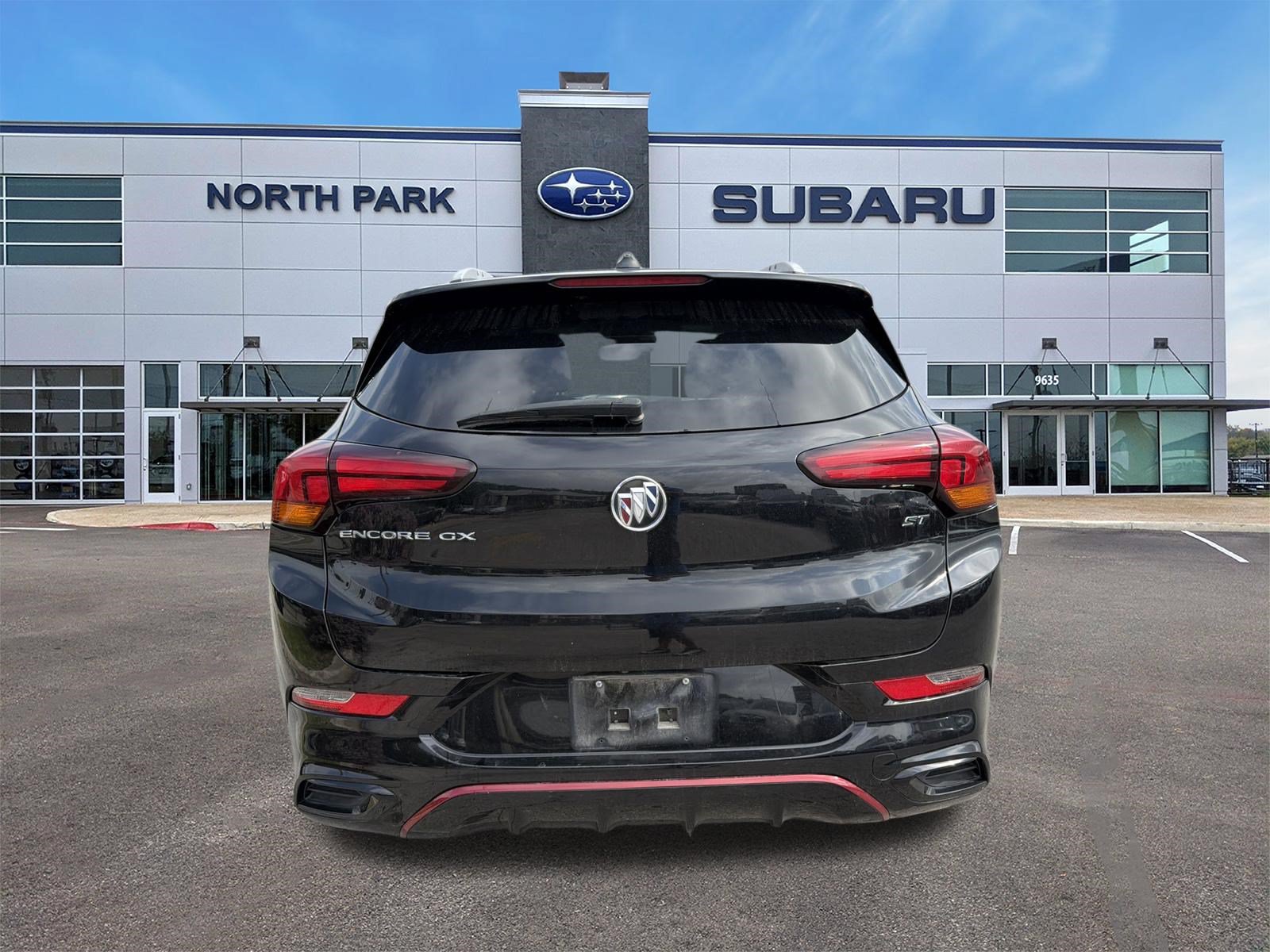 Used 2022 Buick Encore GX Select w/ Sport Touring Package FWD image 4