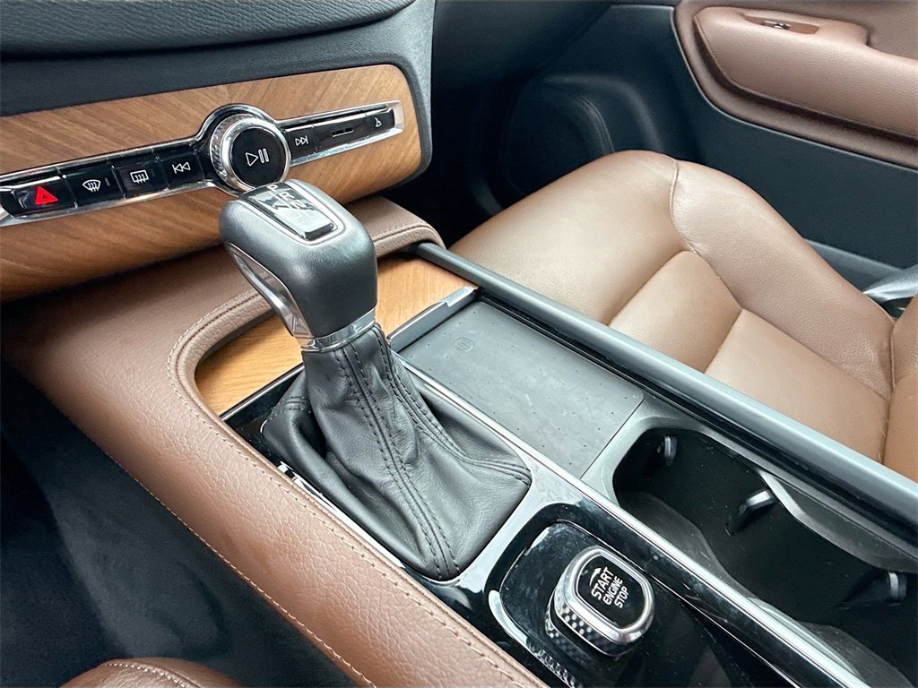 Used 2022 Volvo XC90 T6 Momentum image 18