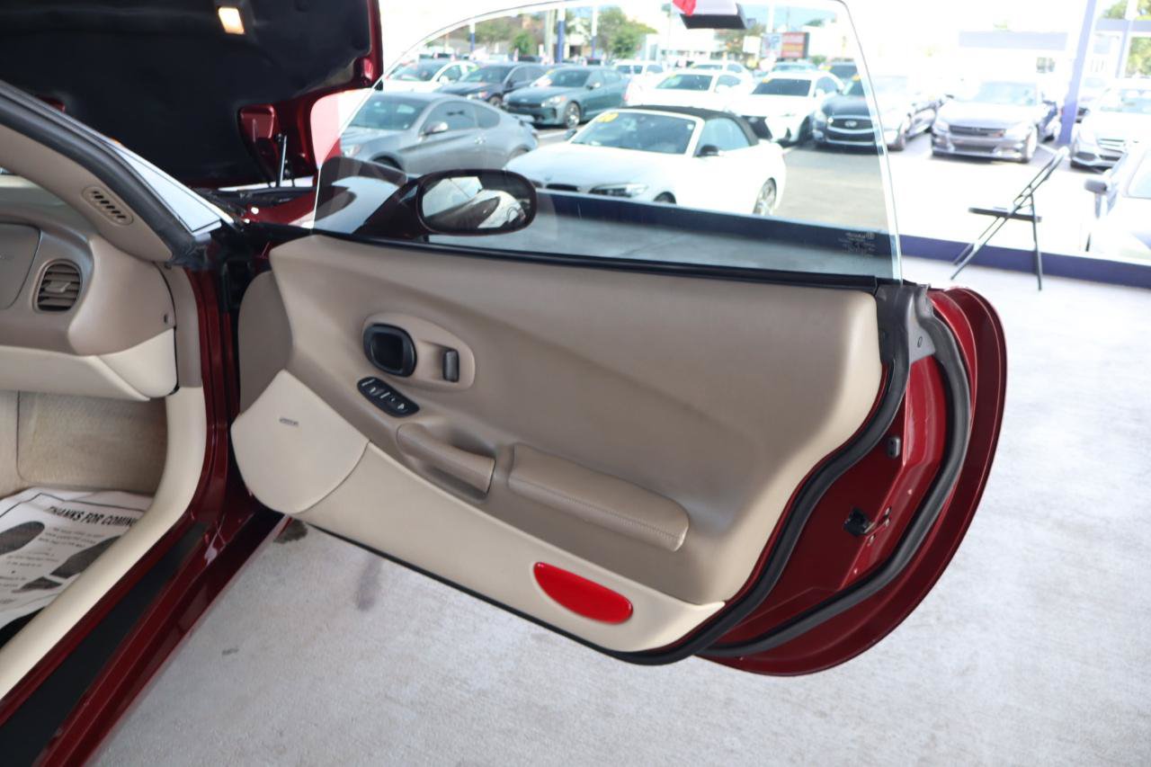 Used 2003 Chevrolet Corvette Coupe w/ Preferred Equipment Group RWD image 32