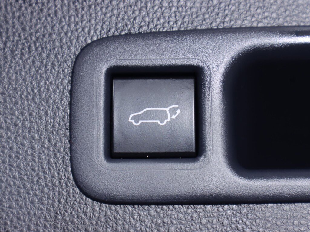 Used 2021 Toyota Highlander LE image 35