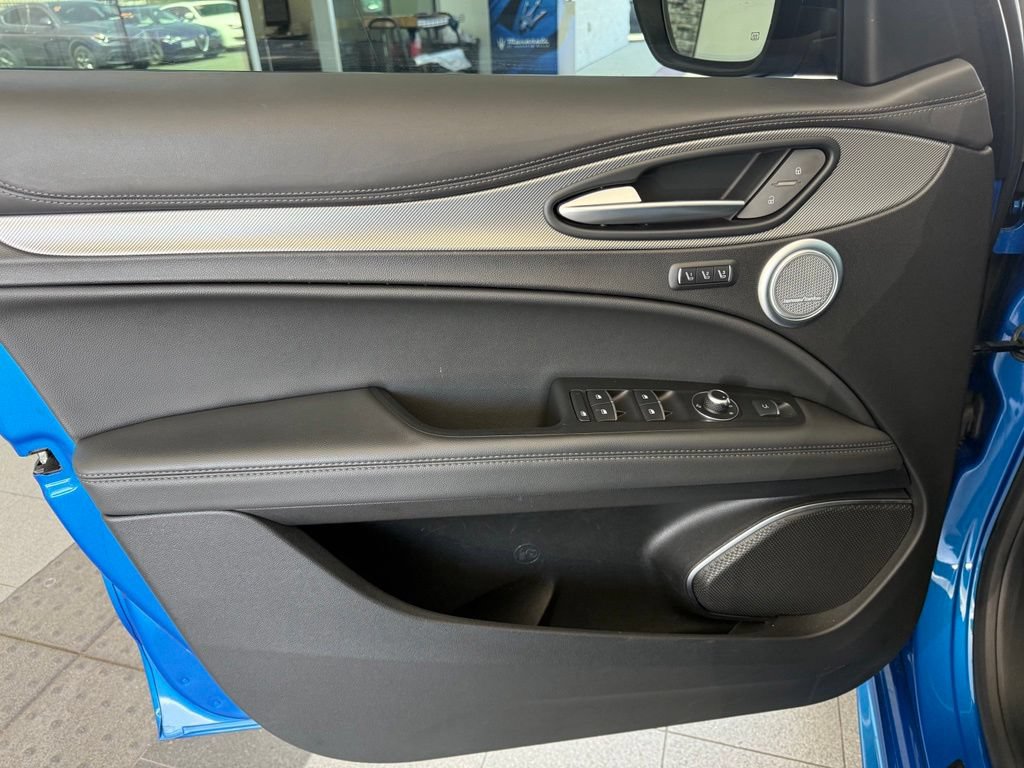 Used 2023 Alfa Romeo Stelvio Veloce AWD/4WD image 18