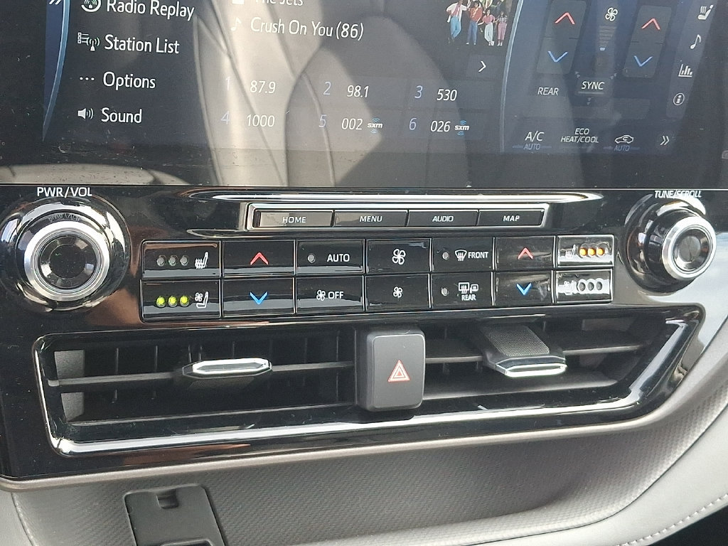 Certified 2022 Toyota Highlander Limited AWD/4WD image 22