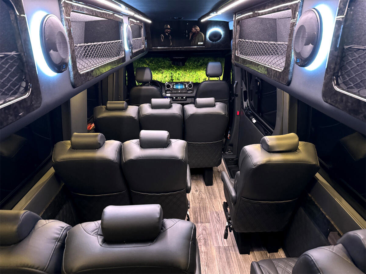 Used 2024 Mercedes-Benz Sprinter 3500 image 2