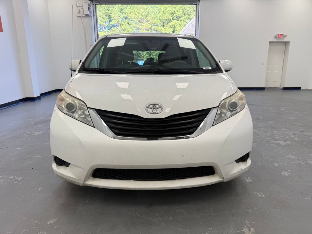 Used 2014 Toyota Sienna LE FWD video 2
