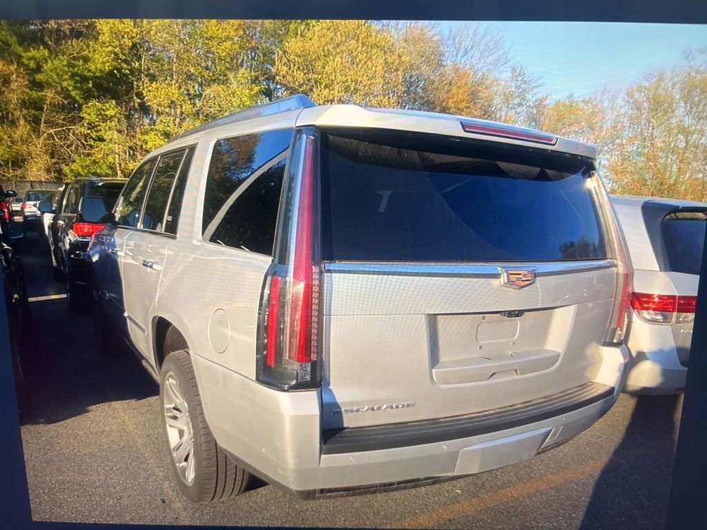Used 2019 Cadillac Escalade Premium Luxury AWD/4WD image 2