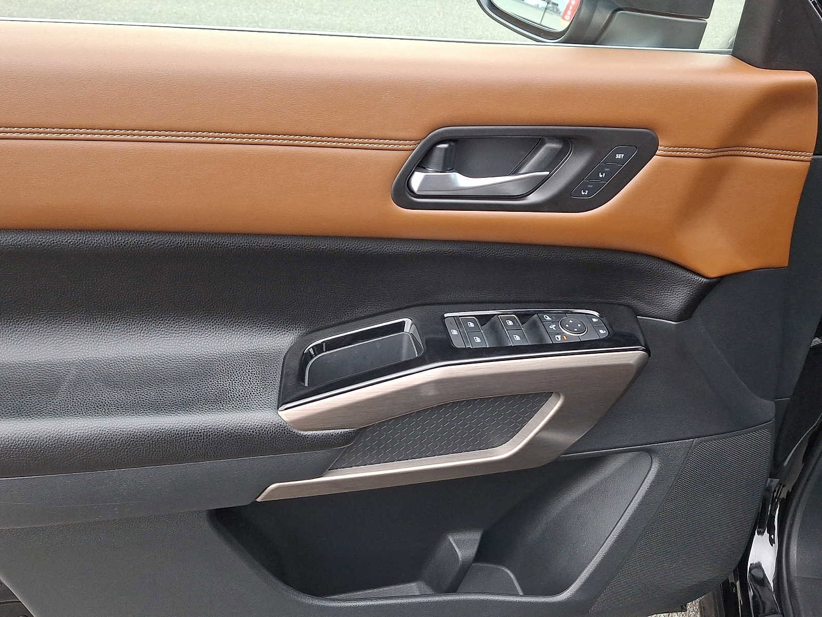 Used 2022 Nissan Pathfinder Platinum w/ Cargo Package AWD/4WD image 12