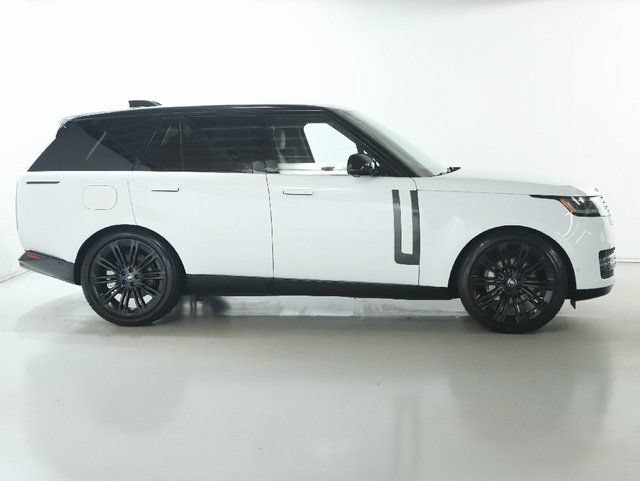 Used 2025 Land Rover Range Rover SE AWD/4WD image 10