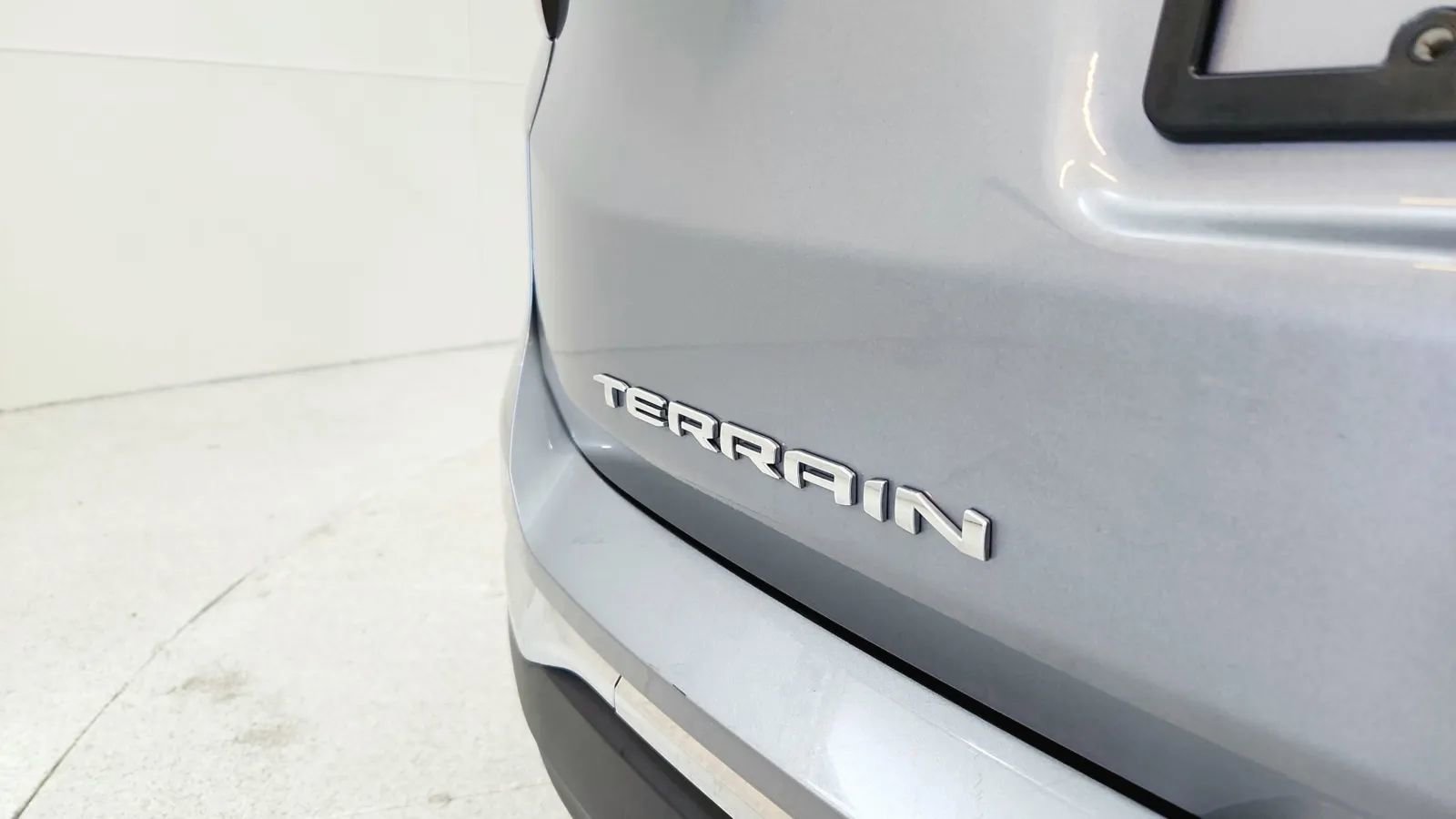 Used 2023 GMC Terrain SLT image 17