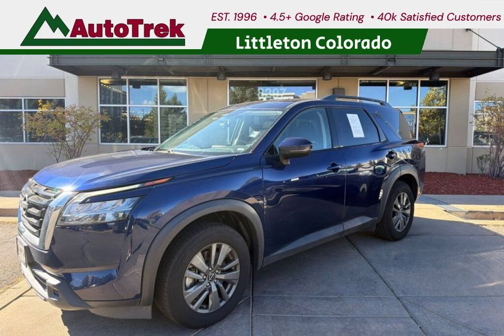 Used 2022 Nissan Pathfinder SV AWD/4WD image 1