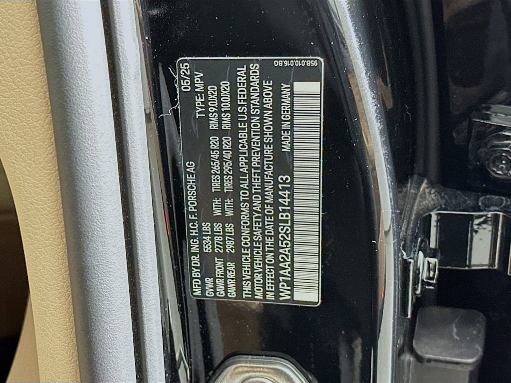 Used 2025 Porsche Macan image 36