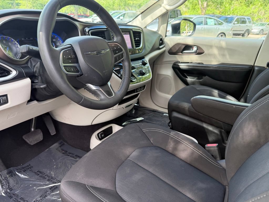 Used 2023 Chrysler Voyager LX FWD image 16