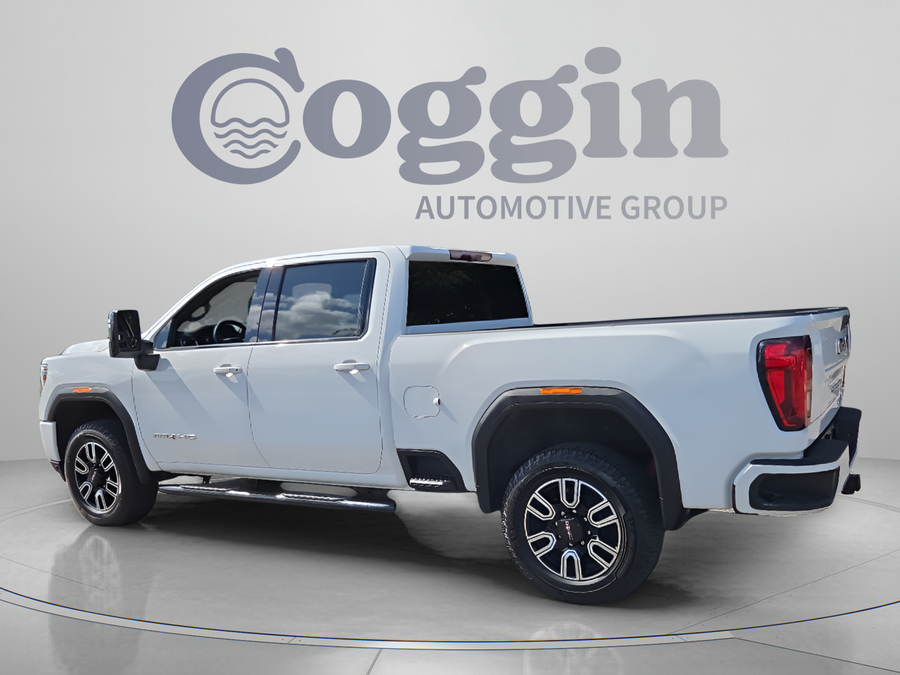 Certified 2022 GMC Sierra 2500 AT4 w/ Gooseneck/5TH Wheel Package AWD/4WD image 3