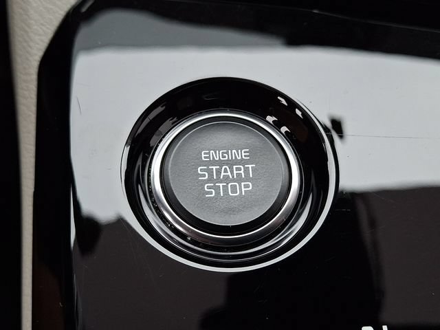 Certified 2025 Kia Sportage EX AWD/4WD image 23