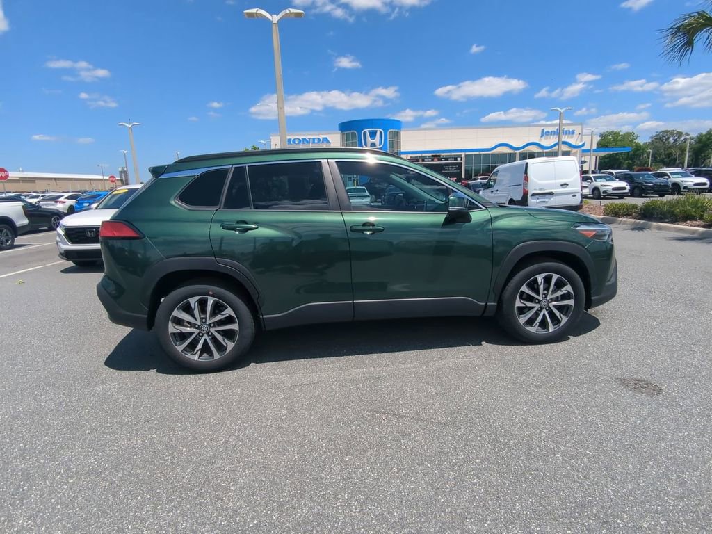 Used 2022 Toyota Corolla Cross XLE image 3