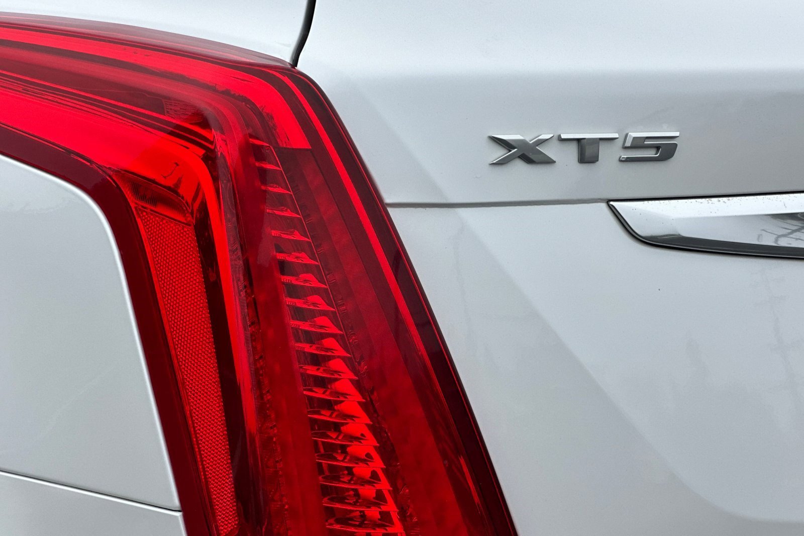 Used 2018 Cadillac XT5 Luxury w/ Driver Awareness Package image 13