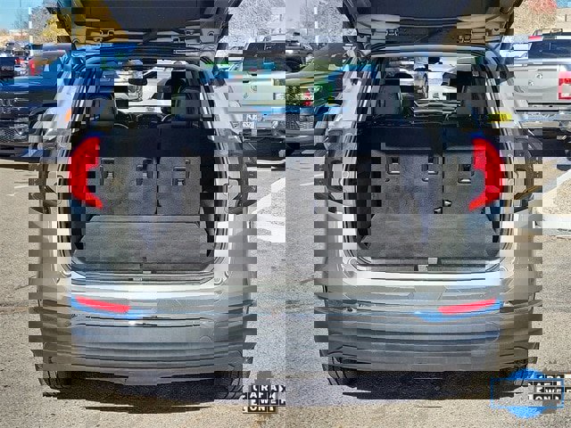 Used 2024 GMC Terrain SLT image 30