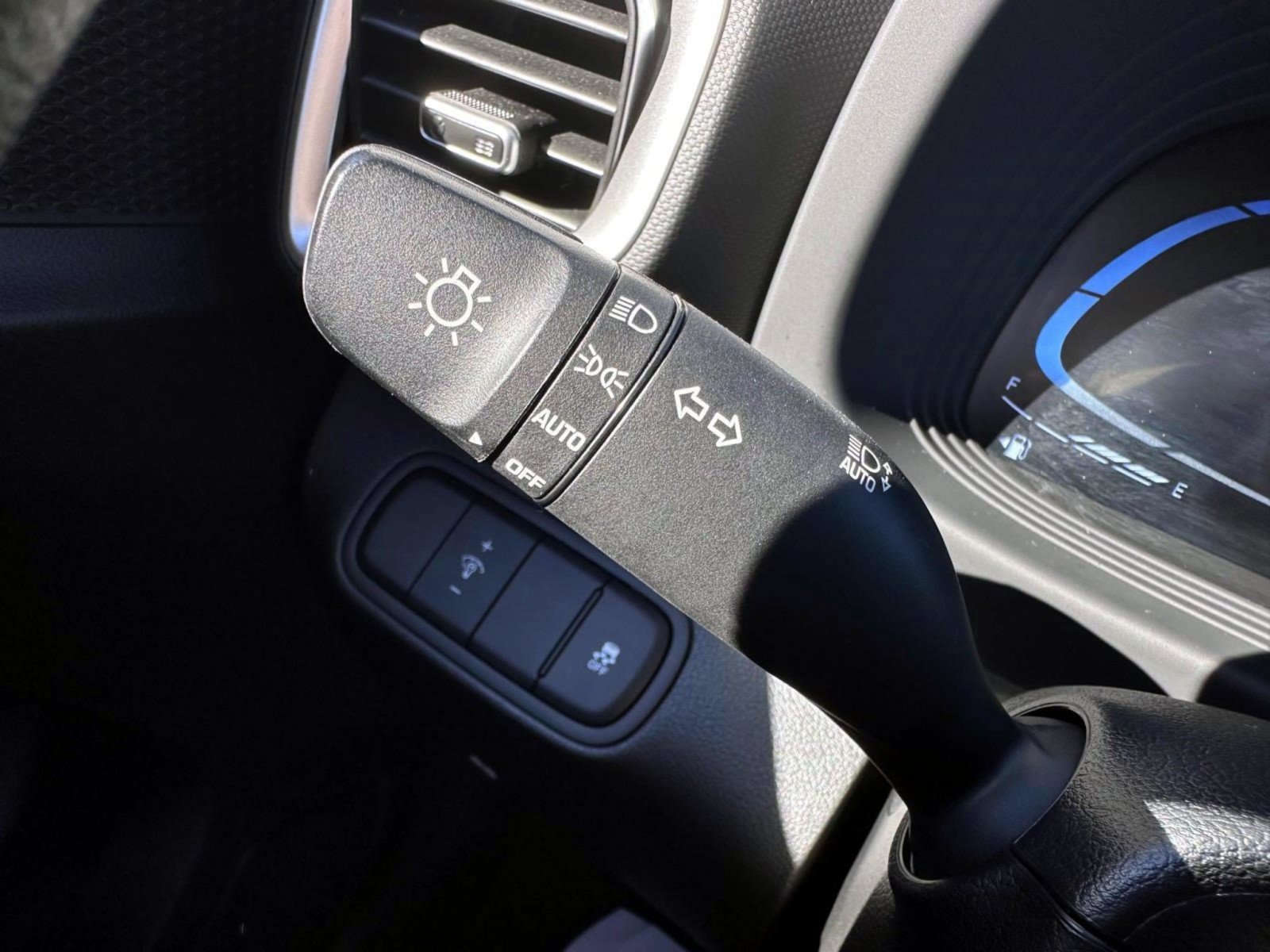 Used 2025 Hyundai Venue SE FWD image 19