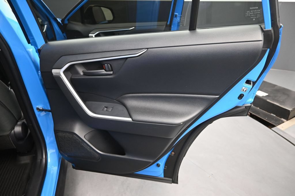Used 2019 Toyota RAV4 LE w/ All Weather Liner Package AWD/4WD image 16