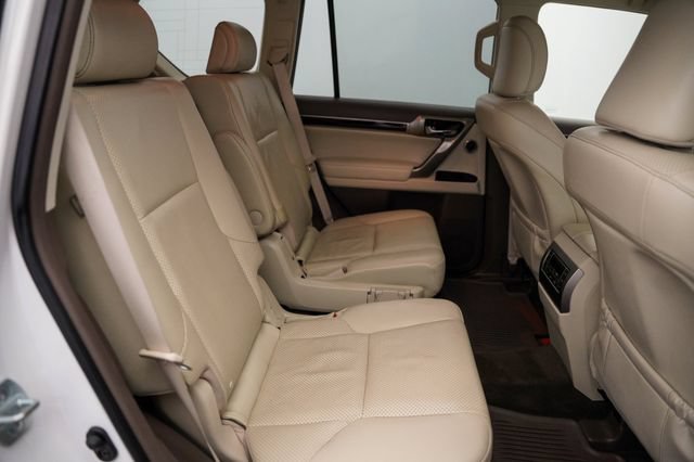 Used 2017 Lexus GX 460 Luxury w/ Preferred Accessory Package AWD/4WD image 27