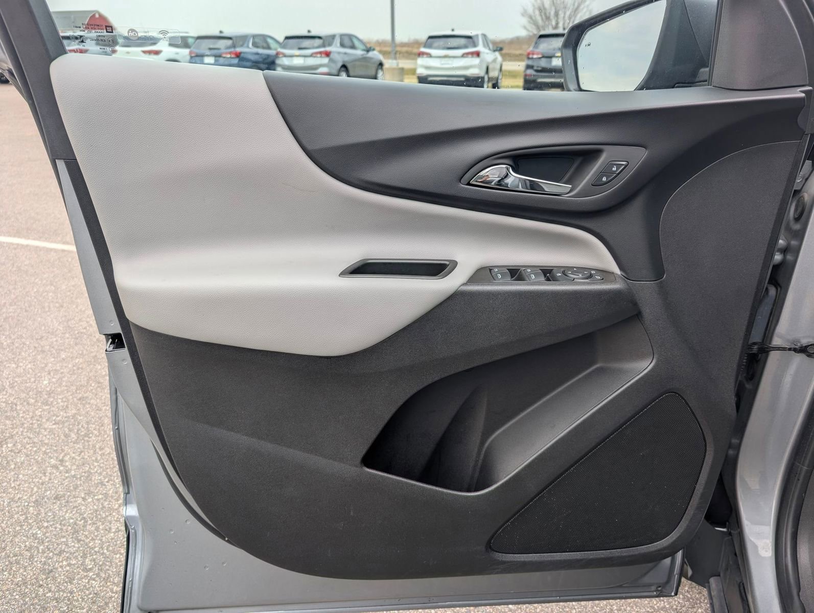 Used 2024 Chevrolet Equinox LS w/ LS Convenience Package image 7