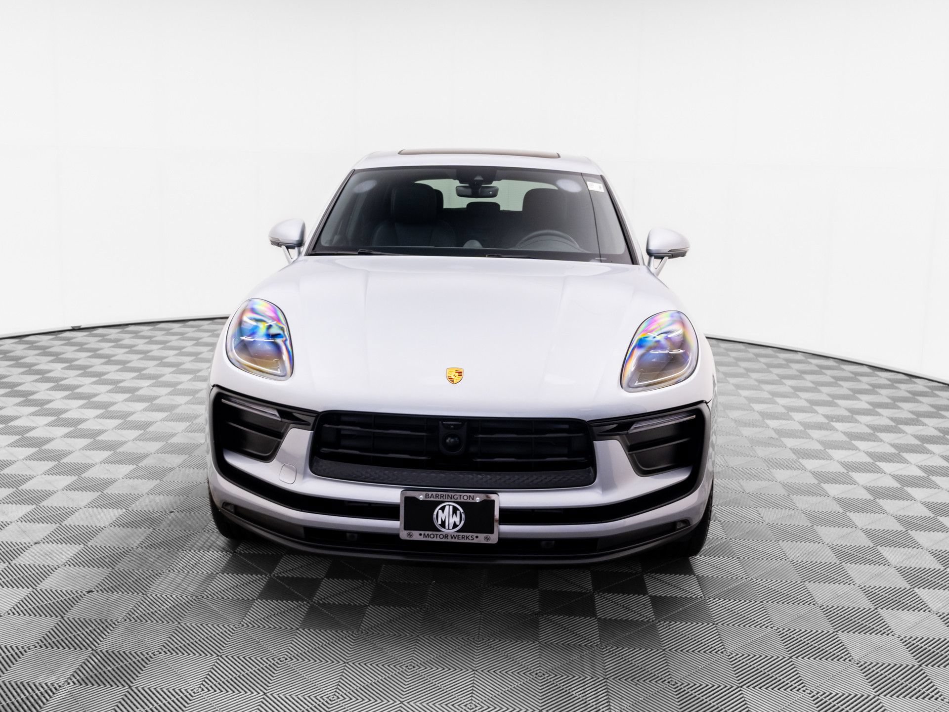 Certified 2026 Porsche Macan AWD/4WD image 9