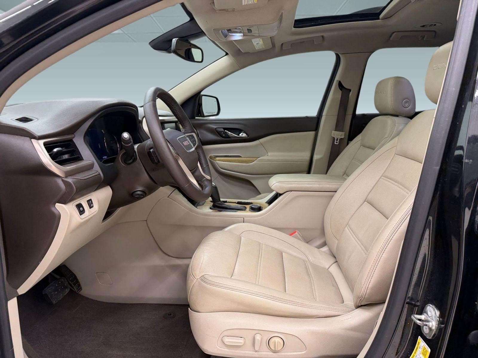 Used 2018 GMC Acadia Denali w/ Technology Package image 5