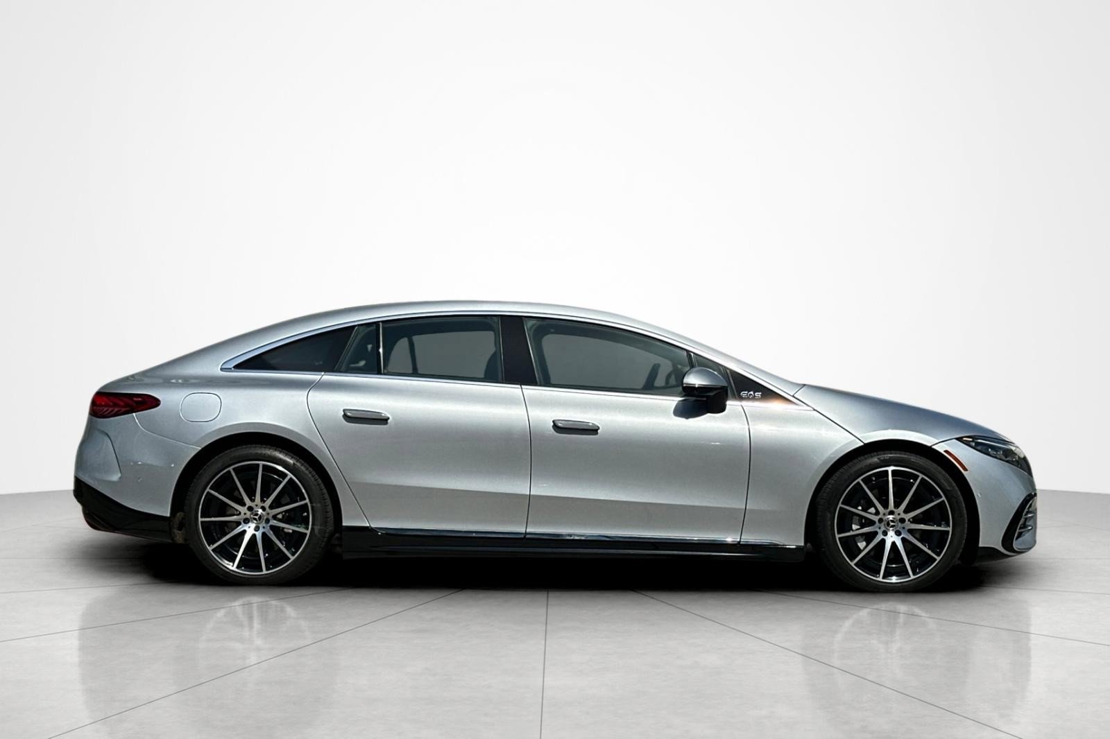 Used 2023 Mercedes-Benz EQS 580 4MATIC Sedan image 6